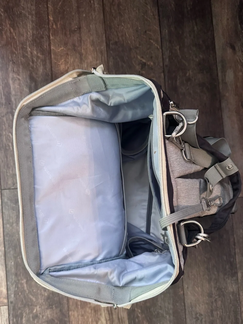 Lightweight Two-Tone Gray & Black Men’s Backpack